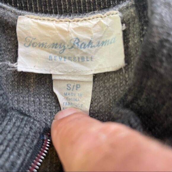 Tommy Bahama Reversible Heather Gray / Charcoal 1/4 Zip Top in Size Small - Picture 2 of 7
